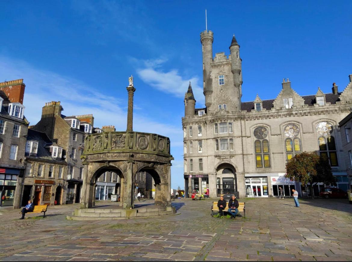 Amazing Getaways - The Place For You With Free Parking Aberdeen Exterior photo